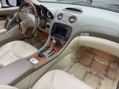 Used 2009 Mercedes-Benz SL 550 w/ Premium I Pkg image 17