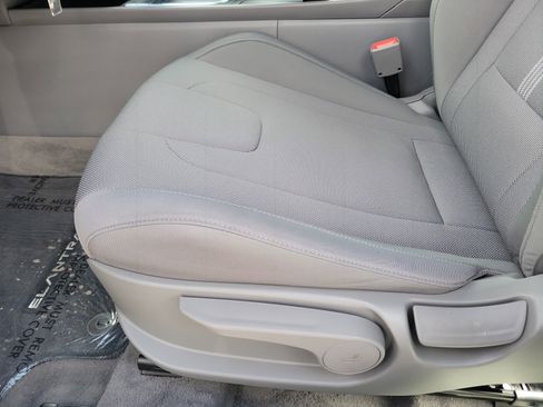 Certified 2025 Hyundai Elantra SE image 20