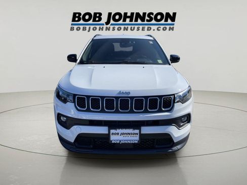 Used 2023 Jeep Compass Latitude w/ Convenience Group AWD/4WD image 2