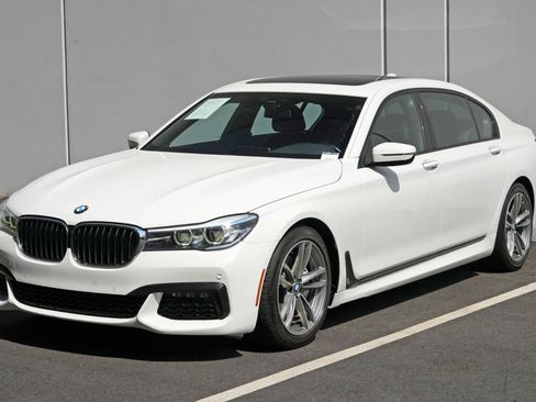Used 2019 BMW 740i RWD image 50
