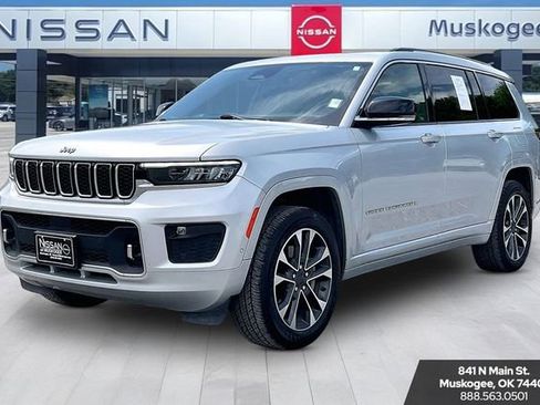 Used 2022 Jeep Grand Cherokee L Overland w/ Luxury Tech Group IV RWD image 3