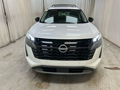 New 2026 Nissan Pathfinder SL image 2