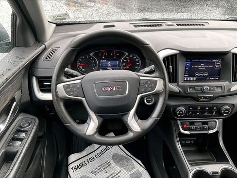 Used 2024 GMC Terrain SLE AWD/4WD image 17
