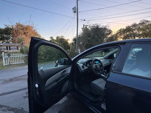 Used 2015 Chevrolet Cruze LS image 5