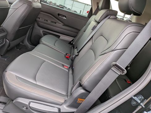 New 2026 Nissan Pathfinder SL image 26