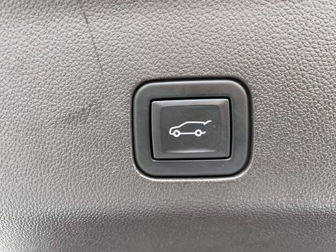 Used 2021 GMC Yukon SLT w/ SLT Premium Package image 11