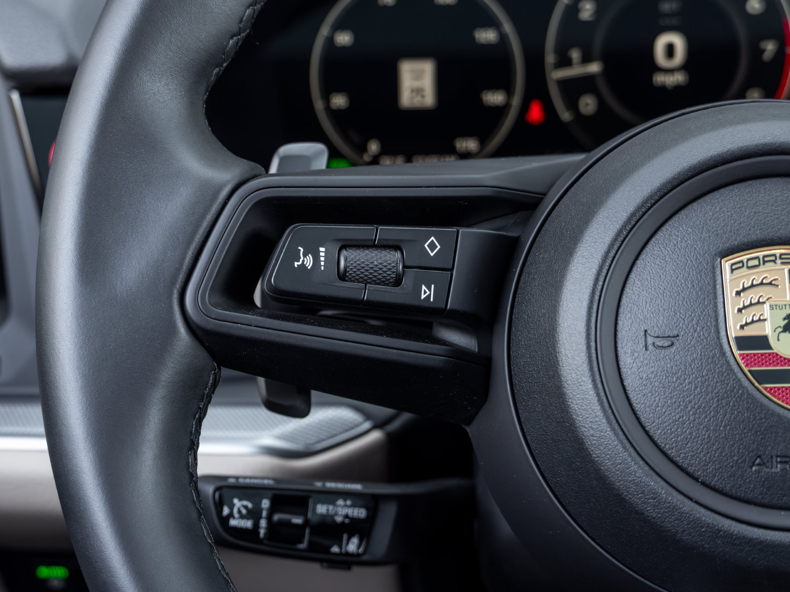 Certified 2026 Porsche Cayenne Coupe AWD/4WD image 30