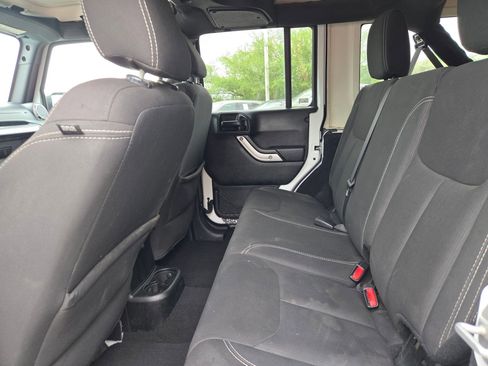 Used 2018 Jeep Wrangler Unlimited Sahara AWD/4WD image 13