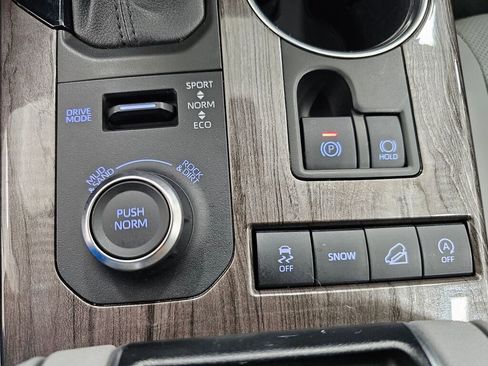 Used 2021 Toyota Highlander Limited image 22