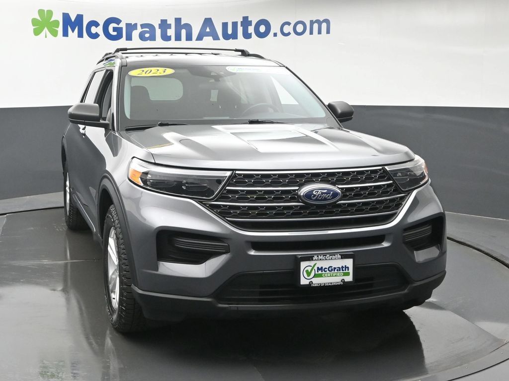 Used 2023 Ford Explorer XLT AWD/4WD image 5