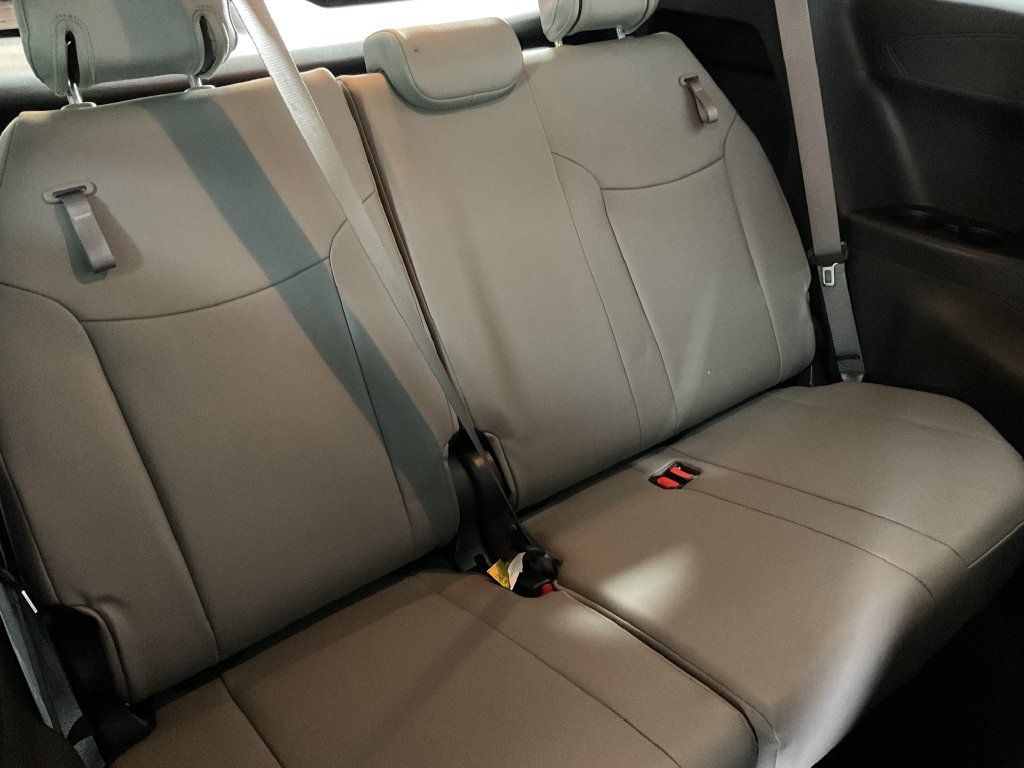 Used 2025 Toyota Sienna XLE FWD image 22