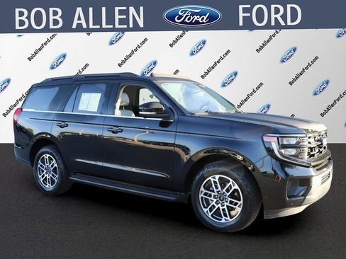 Used 2025 Ford Expedition Active AWD/4WD image 2