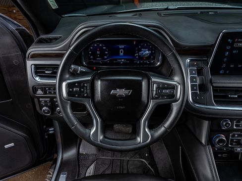 Used 2023 Chevrolet Suburban Z71 w/ Luxury Package image 19