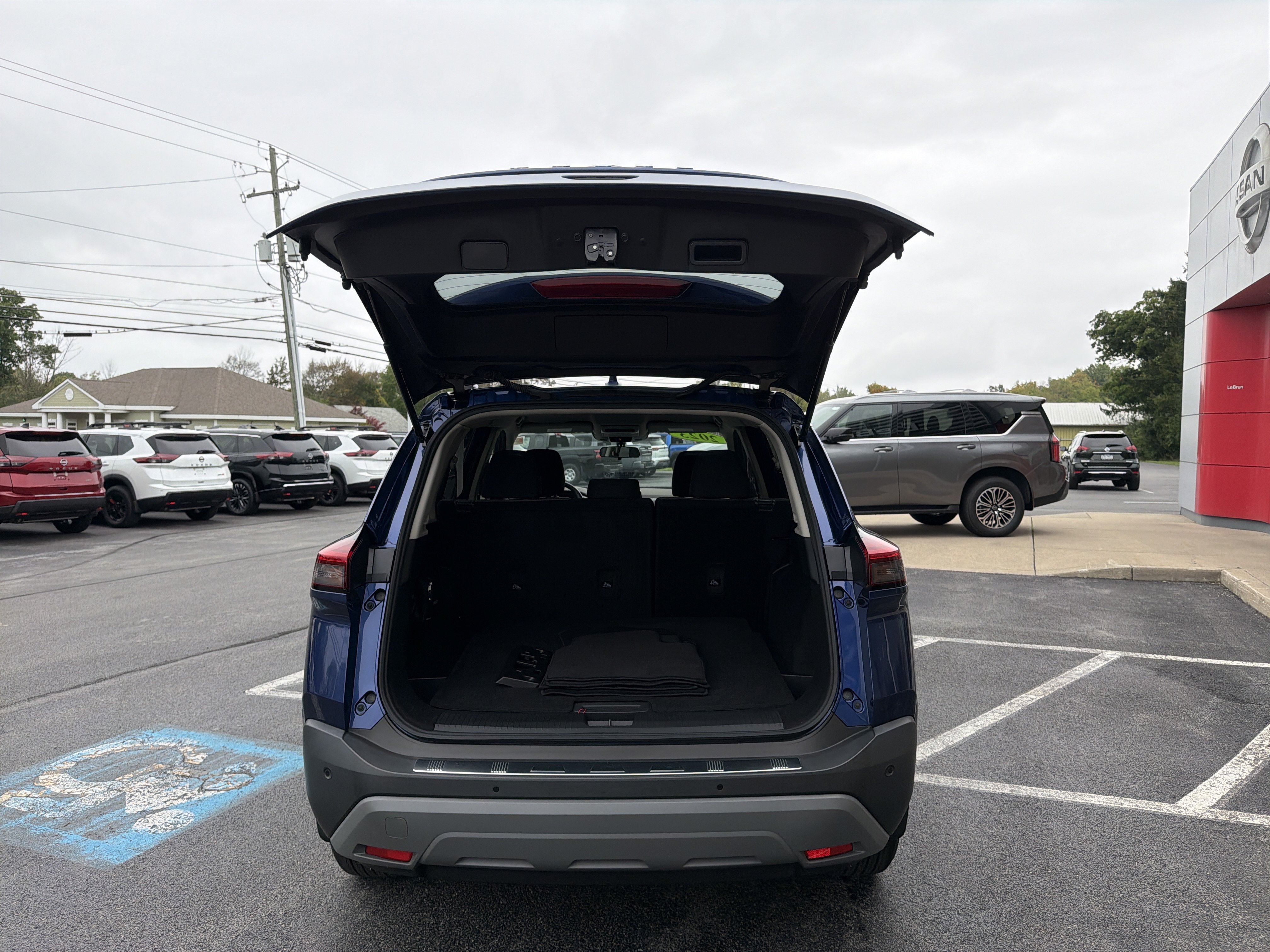Certified 2023 Nissan Rogue SV AWD/4WD image 7