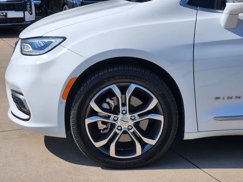 Used 2021 Chrysler Pacifica Pinnacle AWD/4WD image 14
