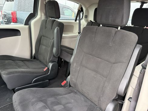 Used 2018 Dodge Grand Caravan SE FWD image 12