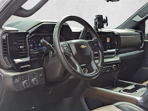 Used 2024 Chevrolet Silverado 2500 High Country w/ Technology Package AWD/4WD image 9
