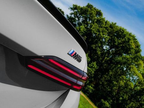 Used 2025 BMW M5 w/ Carbon Package AWD/4WD image 13