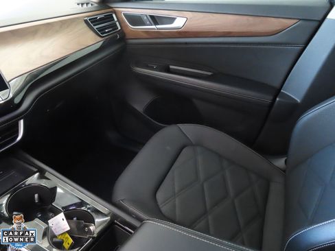 Used 2024 Volkswagen Atlas SE w/ Panoramic Sunroof Package FWD image 20