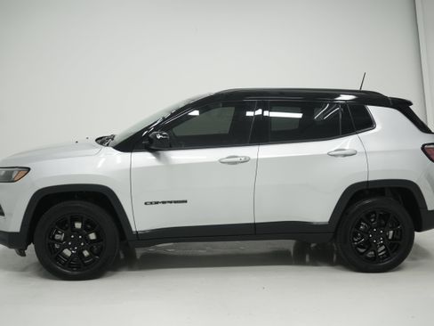Used 2024 Jeep Compass Latitude w/ Sun and Sound Group image 7