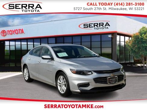 Used 2017 Chevrolet Malibu LT FWD image 1