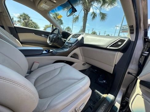 Used 2018 Lincoln MKX Select w/ Select Plus Package FWD image 23