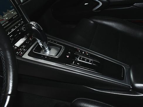 Used 2016 Porsche 911 Carrera 4 image 40