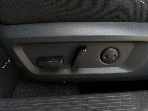 Used 2025 Nissan Rogue SV FWD image 10