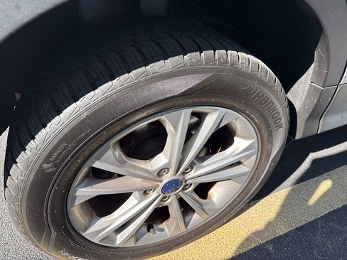 Used 2017 Ford Escape SE image 10