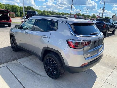 Used 2022 Jeep Compass Latitude AWD/4WD image 8