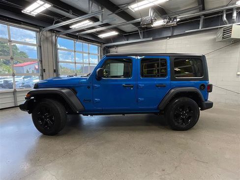 Used 2022 Jeep Wrangler Unlimited Sport AWD/4WD image 2