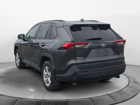 Used 2021 Toyota RAV4 LE AWD/4WD image 3