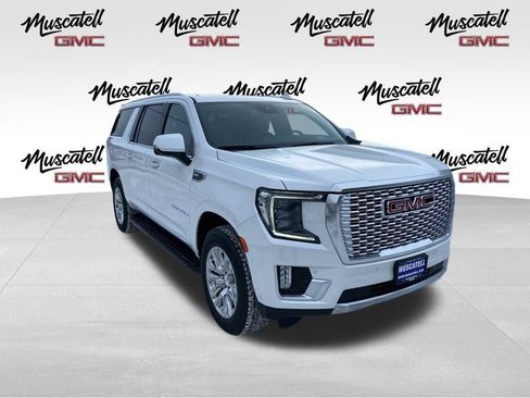 Used 2024 GMC Yukon XL Denali w/ Advanced Technology Package image 3