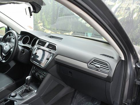 Used 2021 Volkswagen Tiguan SE w/ Panoramic Sunroof Package AWD/4WD image 25