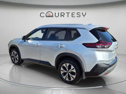 Certified 2021 Nissan Rogue SV w/ Premium Package FWD image 5
