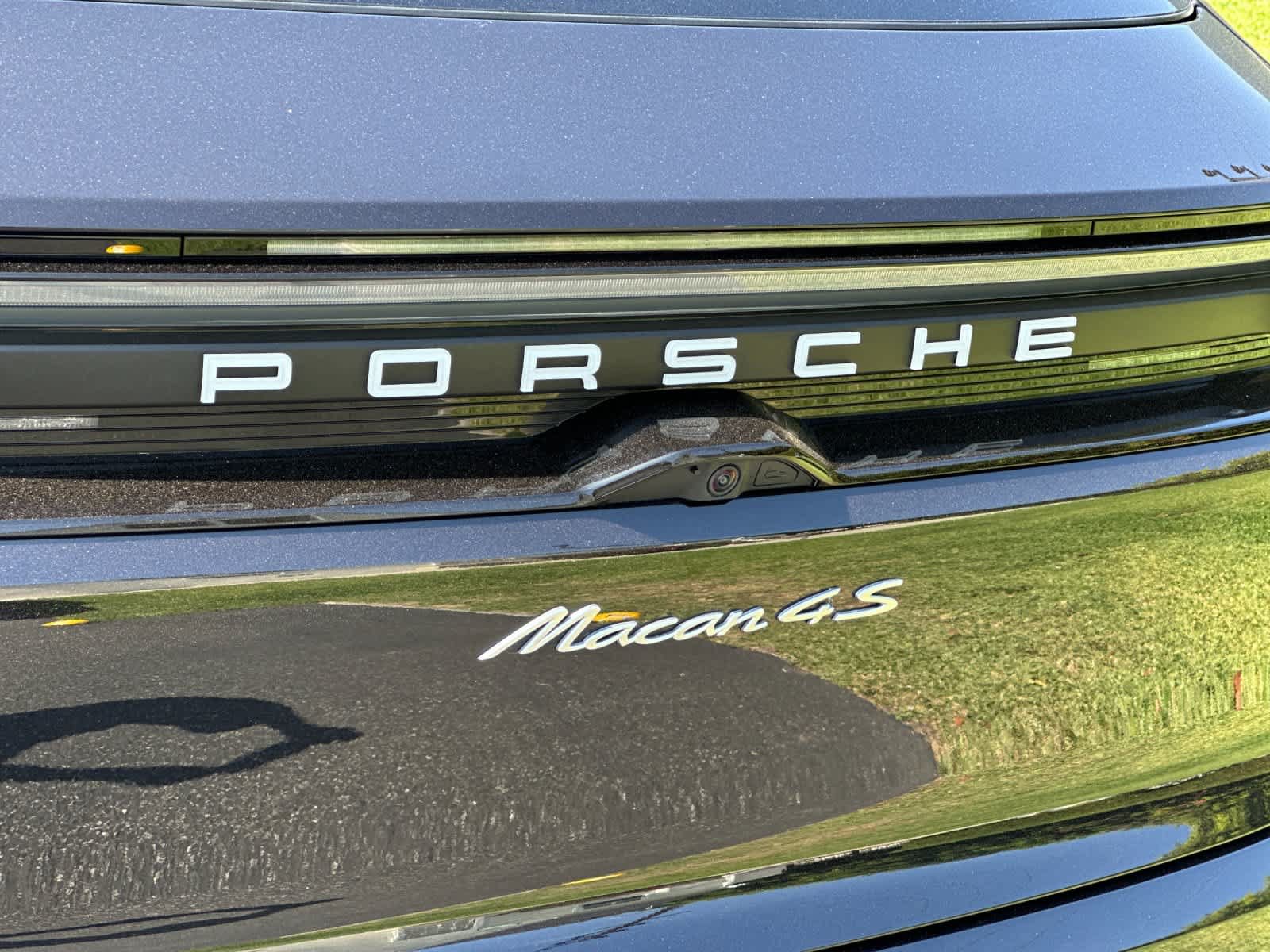Certified 2025 Porsche Macan 4S Electric AWD/4WD image 33
