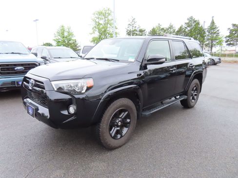 Used 2020 Toyota 4Runner SR5 Premium w/ Moonroof Package AWD/4WD image 3