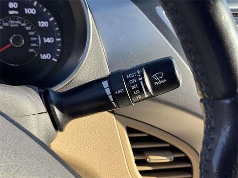 Used 2013 Hyundai Elantra Limited image 22