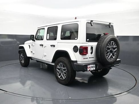 Used 2025 Jeep Wrangler Unlimited Sahara AWD/4WD image 7