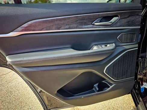 Certified 2022 Jeep Grand Cherokee L Limited image 38