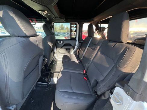 Used 2020 Jeep Wrangler Unlimited Sahara image 20