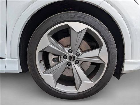 Certified 2025 Audi Q4 e-tron Premium Plus w/ Premium Plus AWD/4WD image 27