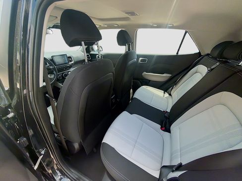 Used 2024 Hyundai Venue SEL FWD image 21