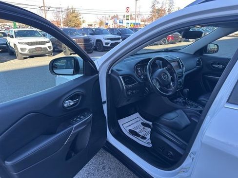 Used 2019 Jeep Cherokee Latitude Plus w/ Comfort/Convenience Group image 12