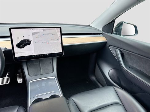 Used 2021 Tesla Model Y Long Range image 14