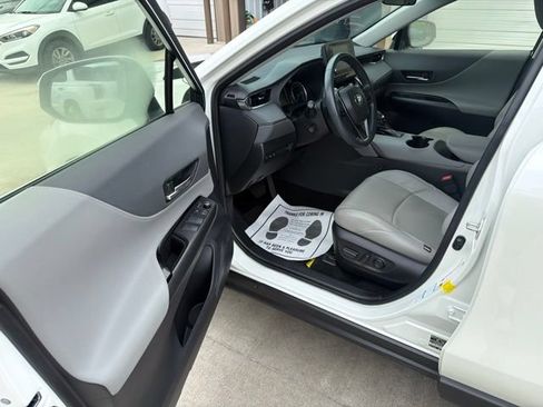 Used 2022 Toyota Venza LE AWD/4WD image 10