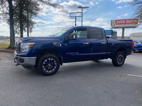 Used 2018 Nissan Titan SV image 4