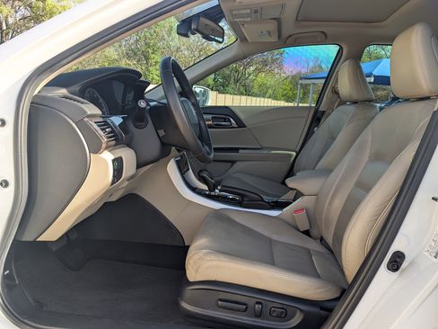 Used 2016 Honda Accord Touring image 9