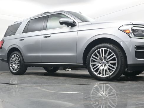 Used 2022 Ford Expedition Limited image 27