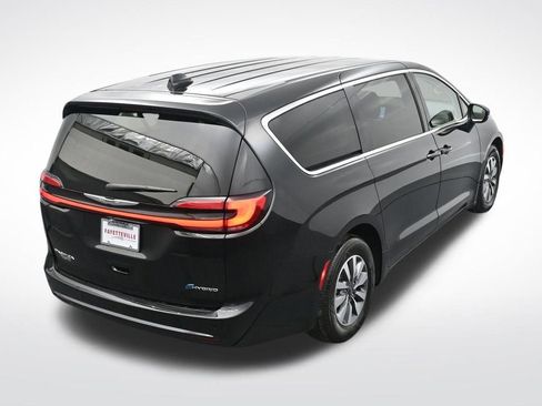 Used 2023 Chrysler Pacifica Touring-L FWD image 25
